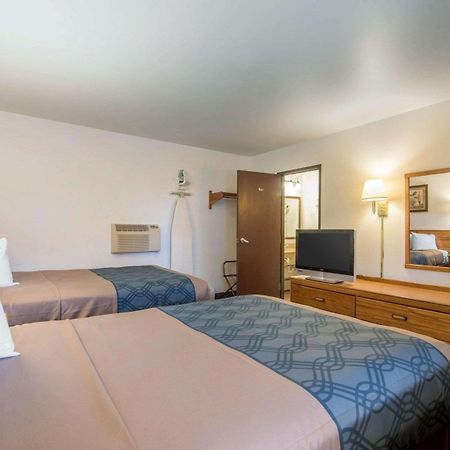 Econo Lodge St Albans Town سانت ألبانز المظهر الخارجي الصورة