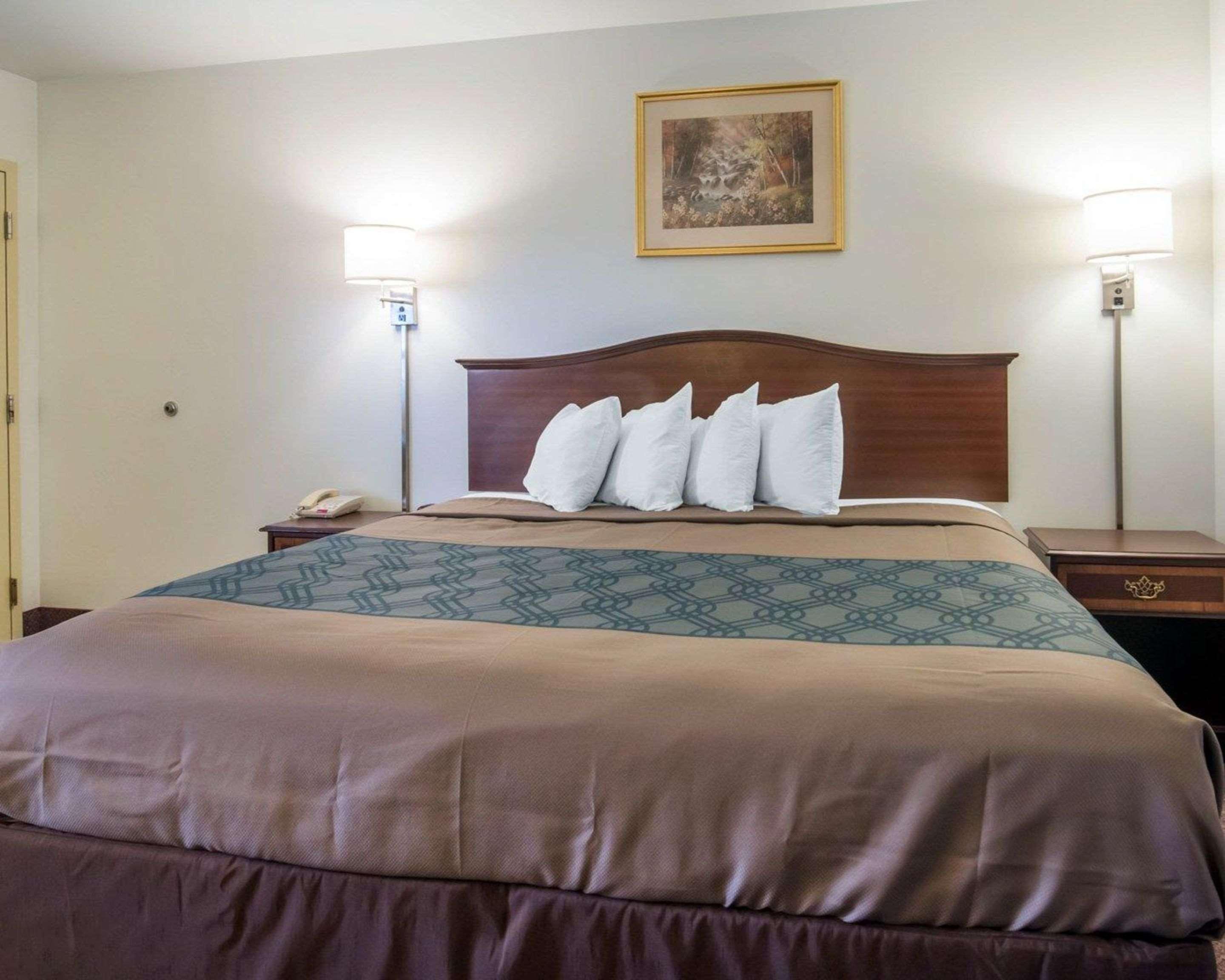 Econo Lodge St Albans Town سانت ألبانز المظهر الخارجي الصورة