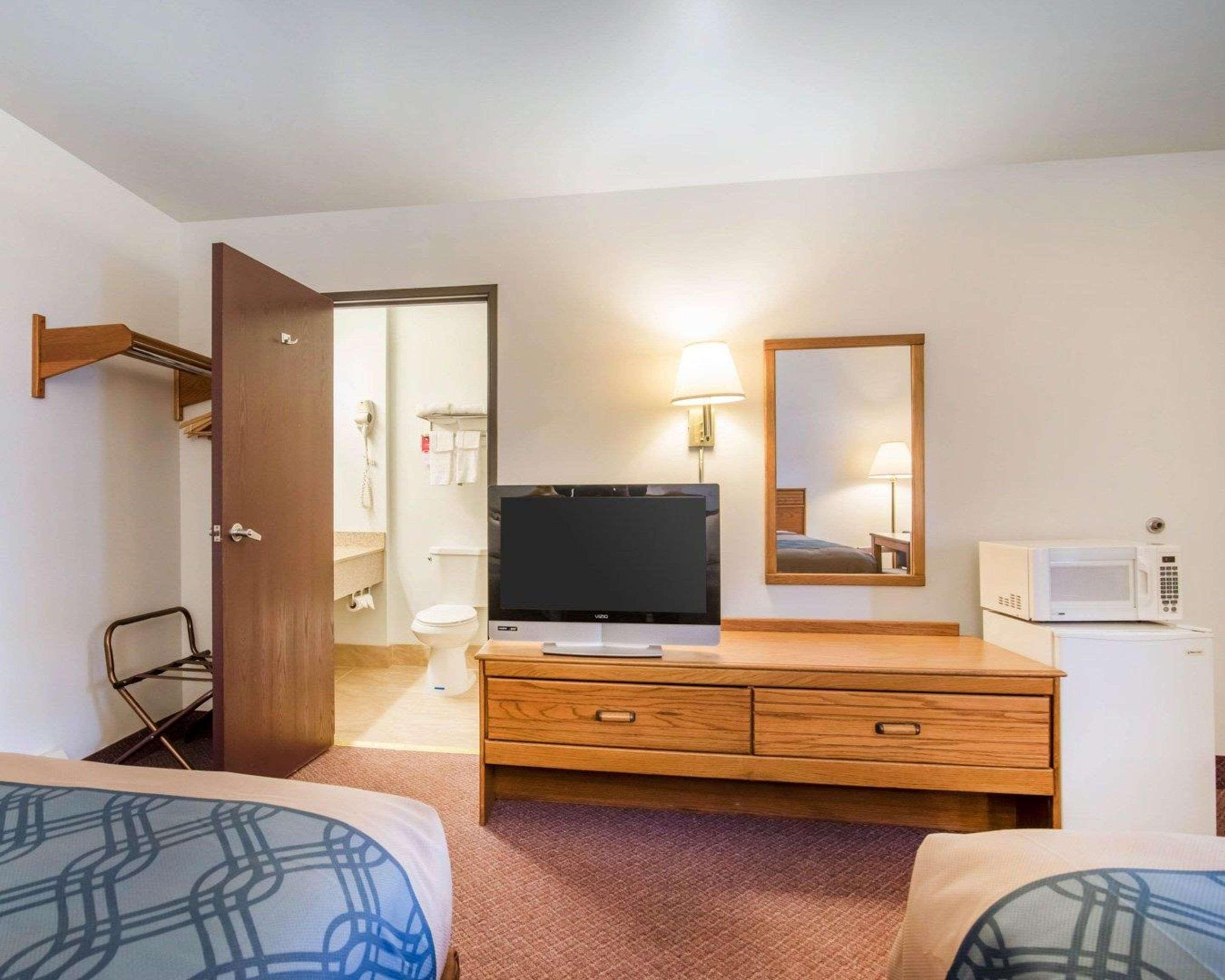 Econo Lodge St Albans Town سانت ألبانز المظهر الخارجي الصورة