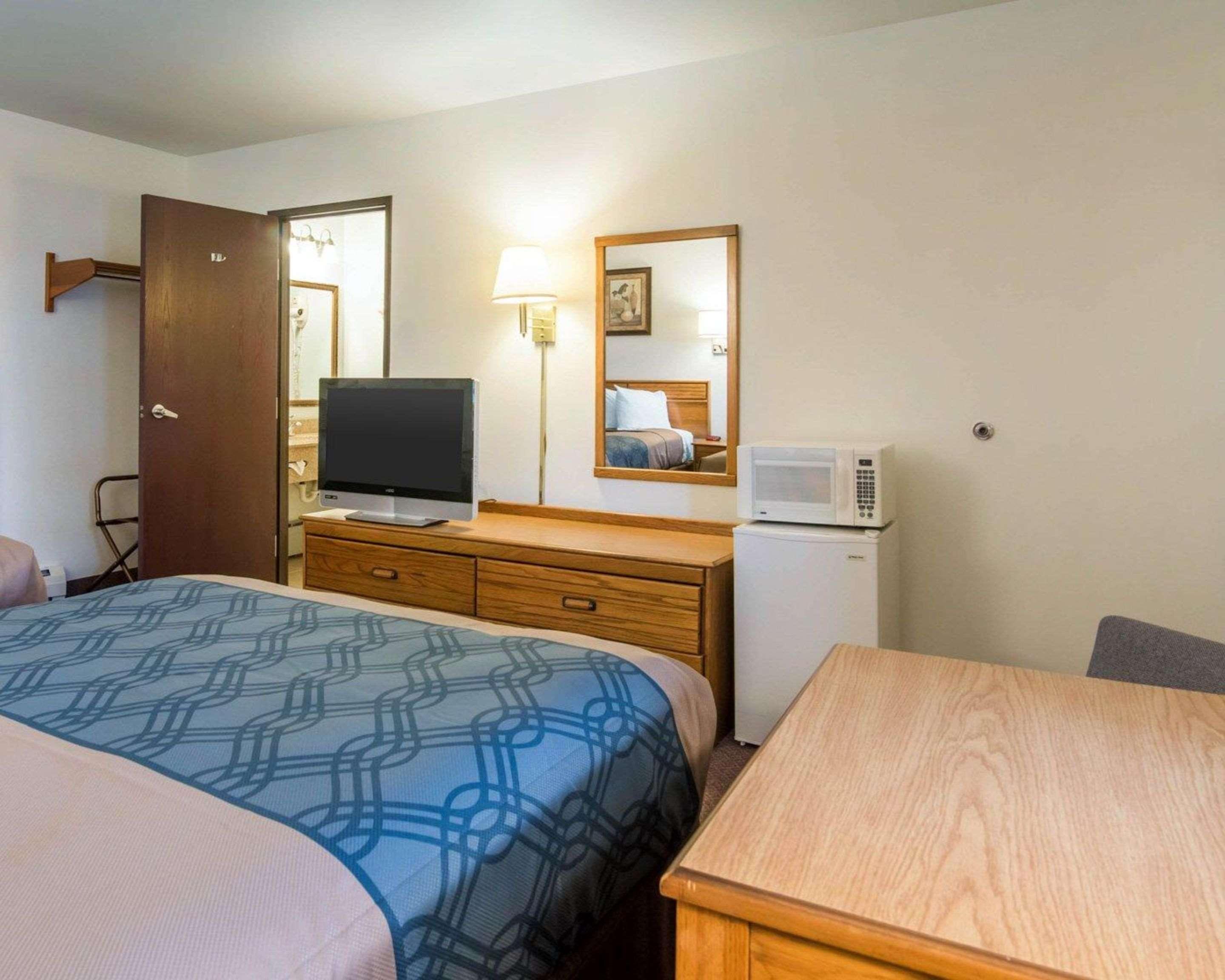 Econo Lodge St Albans Town سانت ألبانز المظهر الخارجي الصورة