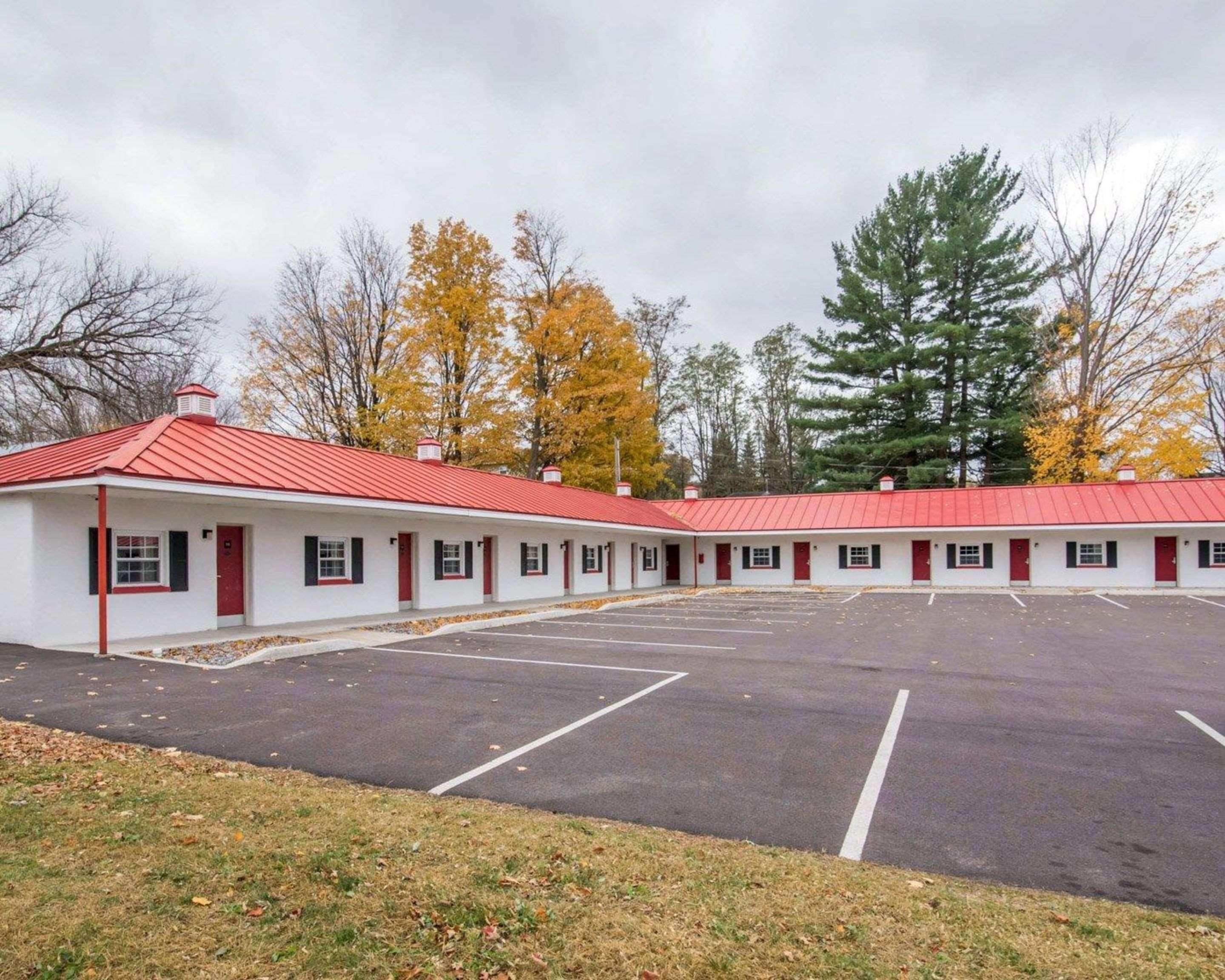 Econo Lodge St Albans Town سانت ألبانز المظهر الخارجي الصورة